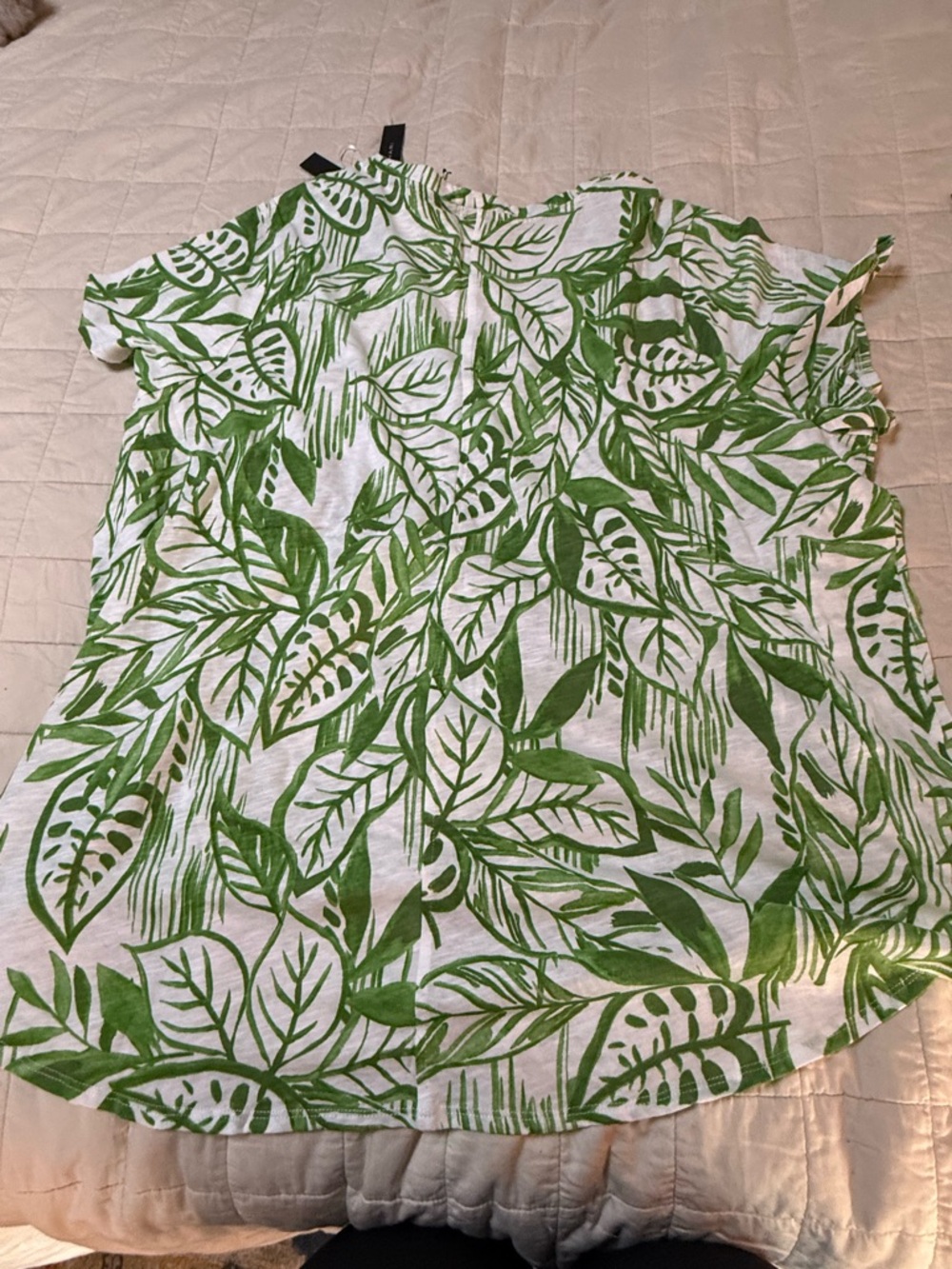Tahari White Short Sleeve Cotton Top with Green Leaf Pattern - Picture 5 of 7